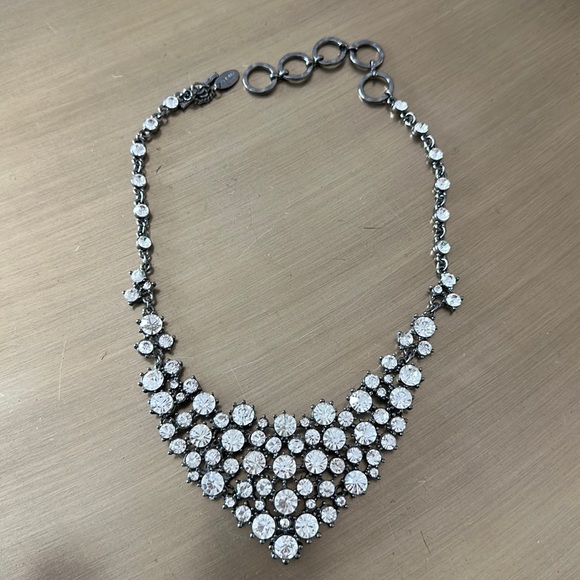 Gorgeous statement necklace 🤍 - Picture 1 of 3